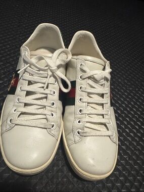 Gucci White Leather Sneakers with Green and Red Web Stripe